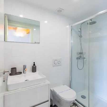 A Window To - Pestana *